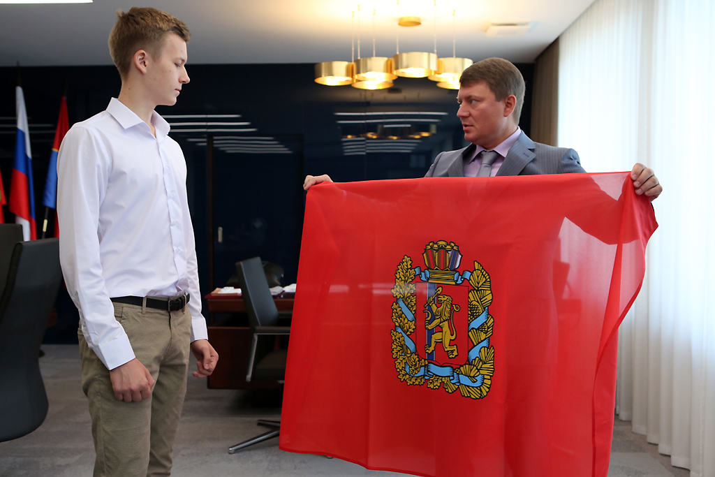 Krasnoyarsk flag will go to Arctic_4.jpg