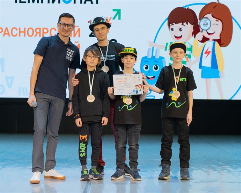 Команда КРСК роботех_ужат.jpg