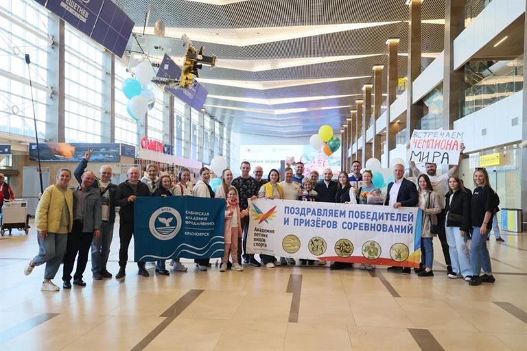 встреча в аэропорту_подводники_0523.jpg