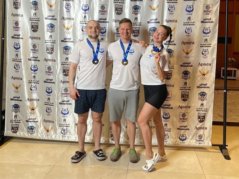 втроем с трансляции.jpg