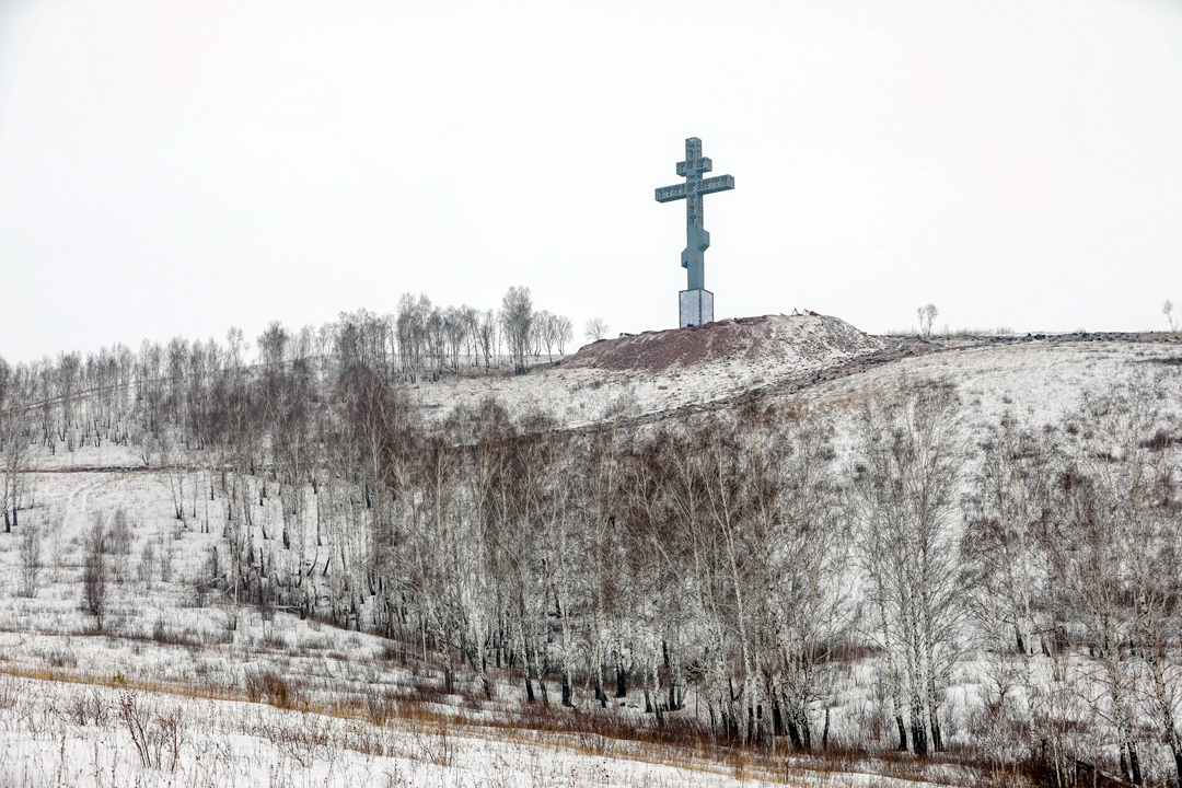На горе Ставрос в Балаклаве освятили поклонный крест